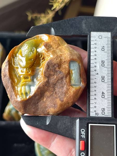 Mặt rồng nguyên thạch chạm ngọc phỉ thuý tự nhiên ( Jadeite A) NT1214