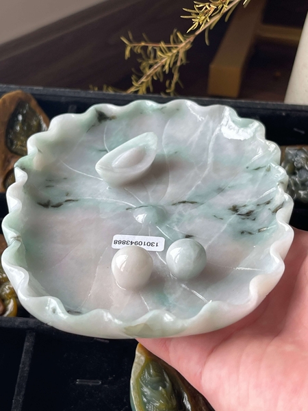 Gạt tàn hoa sen ngọc phỉ thuý tự nhiên ( Jadeite A) NT1209