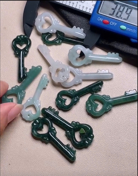 NT1330 Khoá  ngọc phỉ thuý tự nhiên ( JADEITE A)