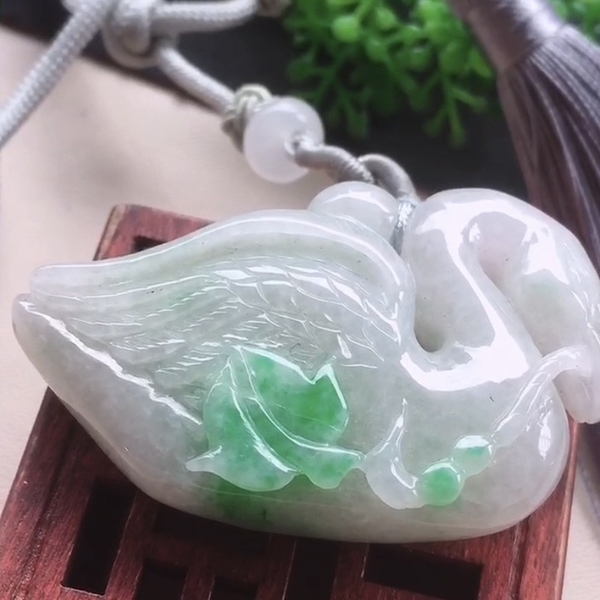 Ngọc bội thiên nga Ngọc phỉ thuý Tự nhiên Jadeite loại A -NT729