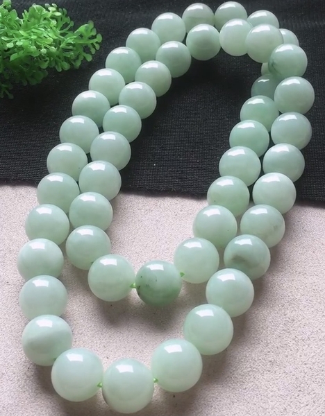 Chuỗi hạt xanh lục nhạt Ngọc phỉ thuý Tự nhiên Jadeite loại A 13.6mm -NT759