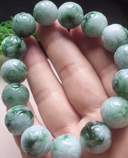 vòng hạt chạm xanh lý Ngọc phỉ thuý Tự nhiên Jadeite loại A 14mm -NT747