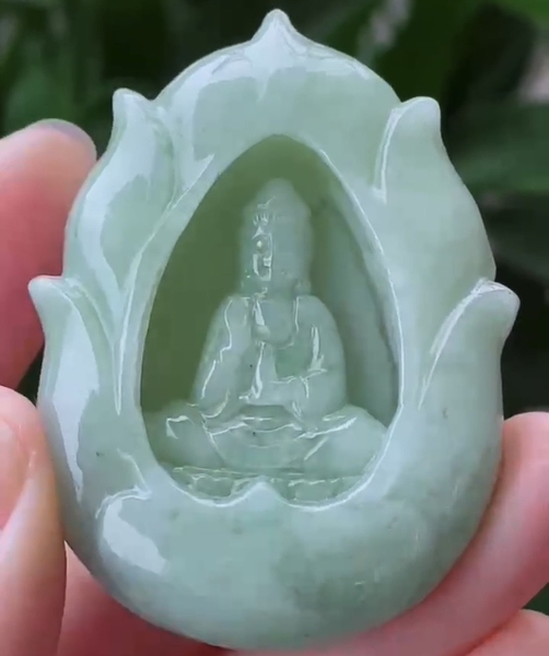 Quan Âm tọa đài sen Ngọc phỉ thuý Tự nhiên Jadeite loại A -NT813