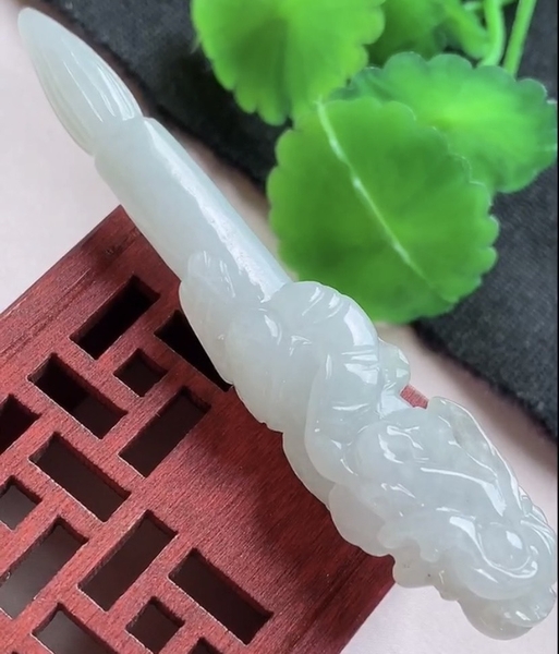 Mặt dây chạm rồng uốn lượn Ngọc phỉ thuý tự nhiên Jadeite loại A -NT922