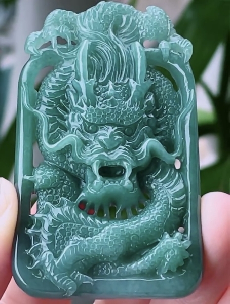 Mặt rồng xanh chạm lộng Ngọc phỉ thuý tự nhiên Jadeite loại A -NT943