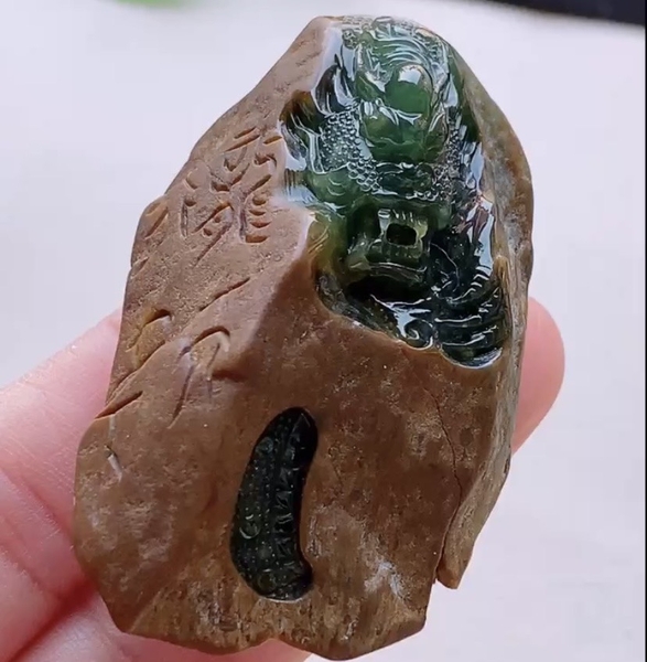Rồng xanh chạm nguyên thạch Ngọc phỉ thuý tự nhiên Jadeite loại A -NT1080