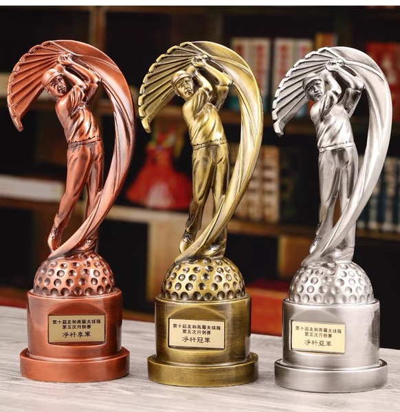 cup-nguoi-danh-golf-in-ten-mien-phi-shop-golf-hong-nhung