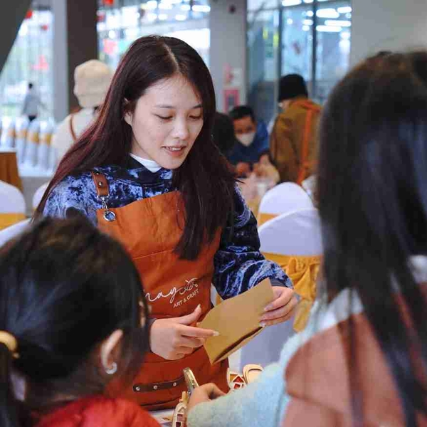 GẦN 400 LƯỢT KHÁCH THAM GIA TRẢI NGHIỆM WORKSHOP THỦ CÔNG TẠI CHƯƠNG TRÌNH KHAI TRƯƠNG TTTM THE LINC