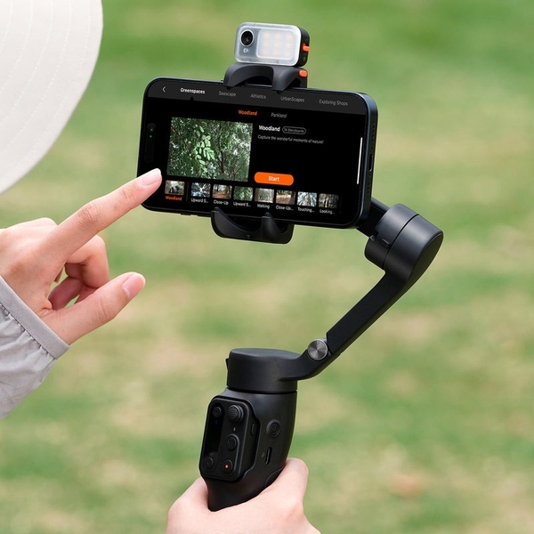 Hohem V3 gimbal cho máy ảnh với cảm biến AI Tracking chống rung 3 trục
