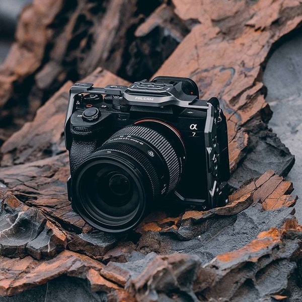 Falcam F22 & F38 Quick Release Camera Cage For Sony A7 IV Model 2824