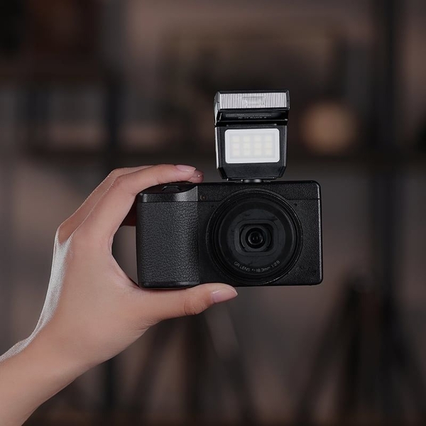 Ulanzi SL03 Đèn Flash Mini Spark Lite tích hợp pin 300mAh điều chỉnh góc chính hãng