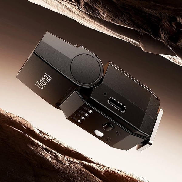 Ulanzi SL03 Đèn Flash Mini Spark Lite tích hợp pin 300mAh điều chỉnh góc chính hãng