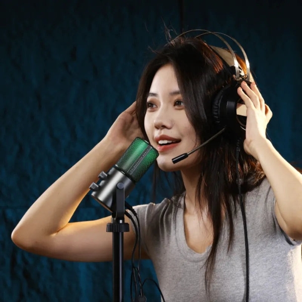 Micro thu âm đa hướng Condenser Ulanzi DCM-05 RGB hỗ trợ Podcast / Livestream / Stream Gaming
