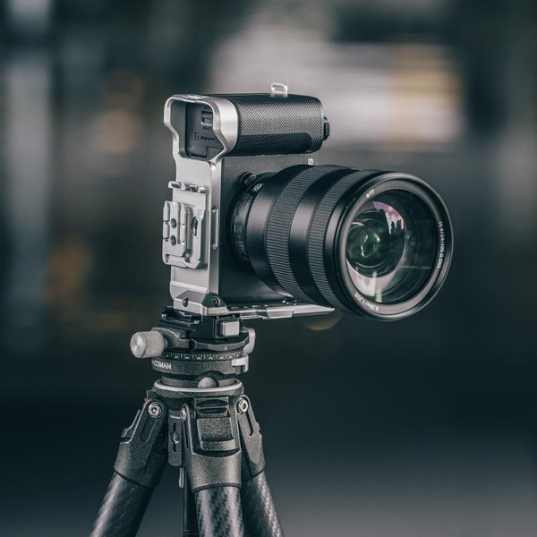 Falcam F22 & F38 & F50 Quick Release Camera L-Bracket Silk Silver for Sony ZV-E1 Model C00B3503W