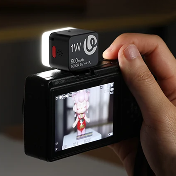 Đèn Led Cube Lite Ulanzi DG01 siêu nhỏ gọn công suất 1W tích hợp nam châm từ tính chính hãng