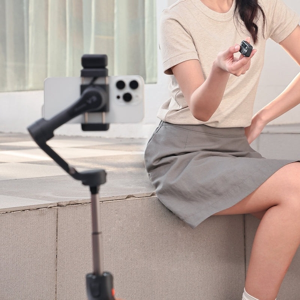 Hohem V3 gimbal cho máy ảnh với cảm biến AI Tracking chống rung 3 trục