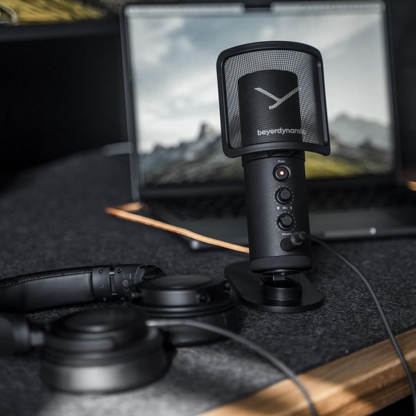 Beyerdynamic Creator 24 bộ combo kit gồm tai nghe DT240 Pro và Mic Fox kèm Cubase LE License chính hãng