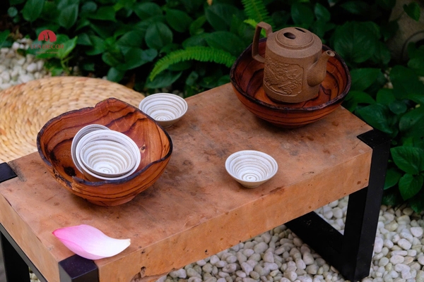 BÀN LŨA  BAN19