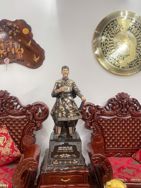 tuong-tran-hung-dao-1m07-kham-cao-cap