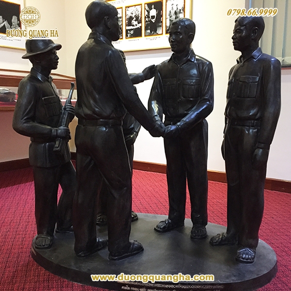 thi-cong-duc-tuong-nha-tuong-niem-nguyen-chi-thanh