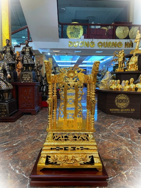 ngai-tho-68cm-duc-lien-thiep-vang