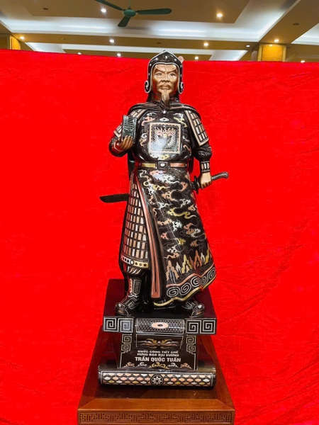 tran-hung-dao-kham-ngu-sac-cao-cap