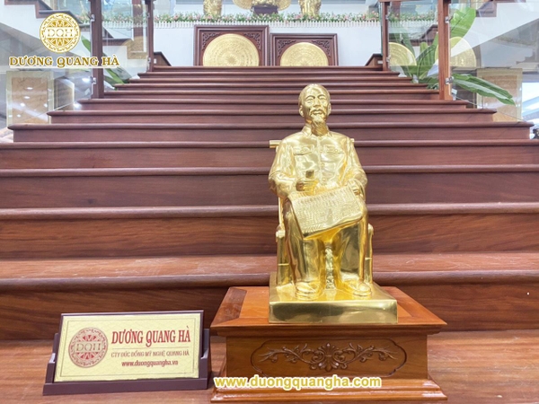 tuong-bac-ho-ngoi-ghe-may-dat-vang-9999-cao-42cm