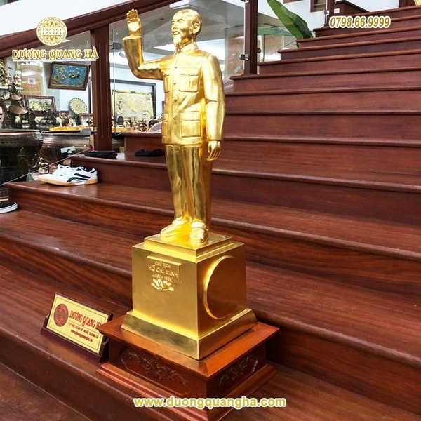 tuong-dong-bac-ho-vay-tay-chao-cao-90cm-dat-vang-9999