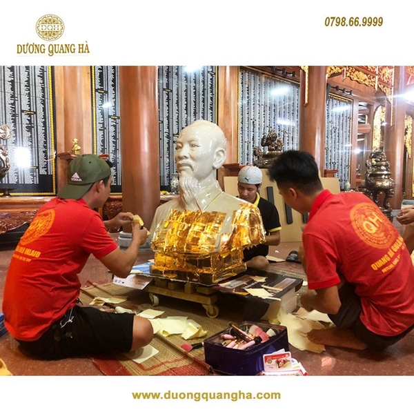 thi-cong-dat-vang-9999-tuong-bac-ho-ban-than-tai-den-tho-anh-hung-liet-sy