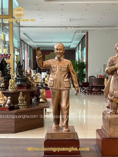 tuong-bac-ho-vay-tay-chao-dong-bao-70cm