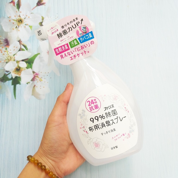 Xịt thơm và kháng khuẩn quần áo hương hoa 380ml