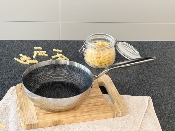 Chảo Inox chống dính hoa văn nổi Tri-Ply đáy liền sâu lòng Kaiyo, size 26cm
