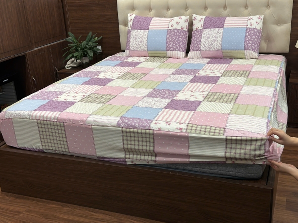 Bộ ga chần cotton 100% kèm 2 vỏ gối Kawa - size 1.8x2m, mẫu ô vuông hồng