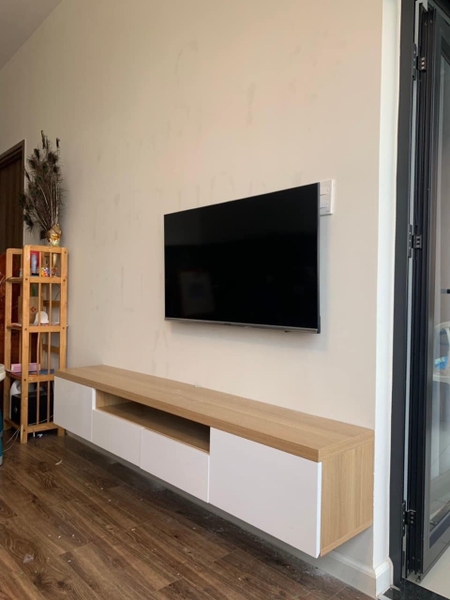 [HOT SALES] Kệ tivi treo tường 4 ngăn kéo màu vân gỗ TV1398