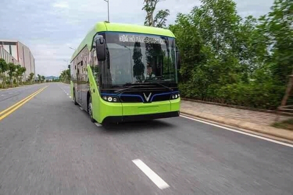 Xe Bus Vinfast của Ông Phạm Nhật Vượng " Đối thủ đáng gườm "