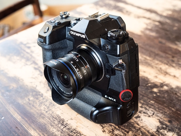ỐNG KÍNH Laowa 17MM F/1.8 MFT