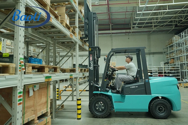 Xe nâng điện pin Lithium hiện là xu hướng 