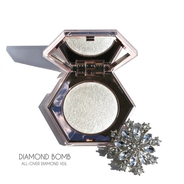 Phấn Bắt Sáng Fenty Beauty By Rihanna Diamond Bomb 8G