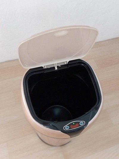 Thùng rác thông minh tự đóng mở nắp