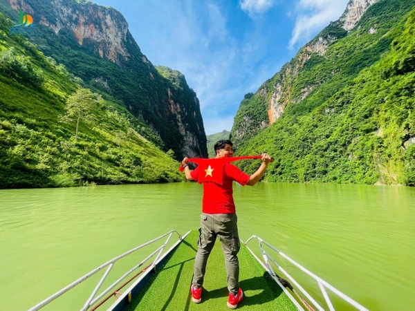 DU LỊCH HÀ GIANG 3N2Đ GIÁ RẺ: HÀ NỘI - HÀ GIANG - CAO NGUYÊN ĐÁ ĐỒNG VĂN - SÔNG NHO QUẾ - MÈO VẠC