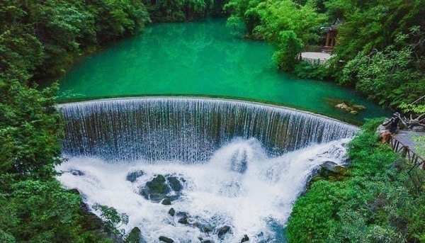 DU LỊCH THIÊN HỘ MIÊU TRẠI - TIỂU THẤT KHỔNG - CỔ THÀNH TRẤN VIỄN (TRUNG QUỐC)