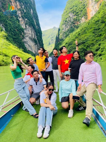 TOUR HÀ GIANG 3N2Đ TỪ HÀ NỘI: CAO NGUYÊN ĐÁ ĐỒNG VĂN - SÔNG NHO QUẾ - MÈO VẠC