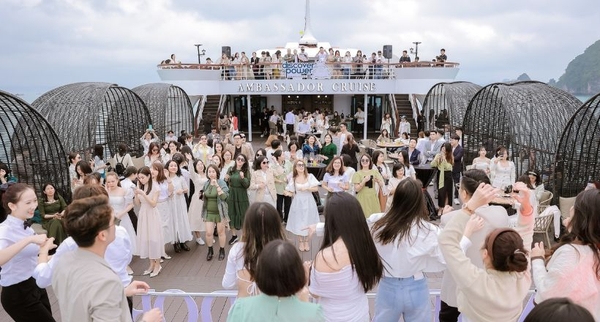 TOUR DU LỊCH HẠ LONG: TRẢI NGHIỆM DU THUYỀN 5 SAO TRONG NGÀY