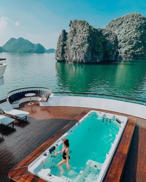 TOUR DU LỊCH HẠ LONG: TRẢI NGHIỆM DU THUYỀN 5 SAO TRONG NGÀY