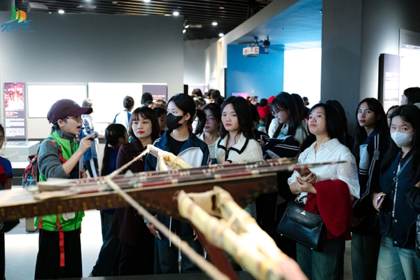 Tour trải nghiệm cho học sinh trung học: Khoang Xanh Suối Tiên - Bảo Tàng Lịch Sử Quân Sự Việt Nam