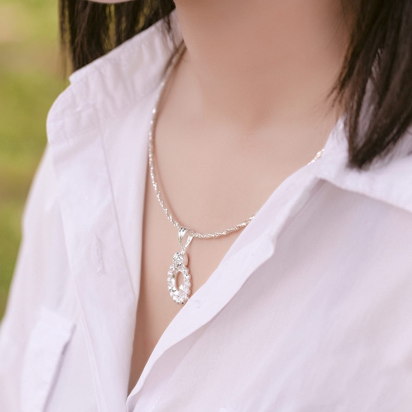 kieng-bac-s925-duy-hien-cho-nu-tet-2-xoan-cao-cap-sang-trong-cuon-hut