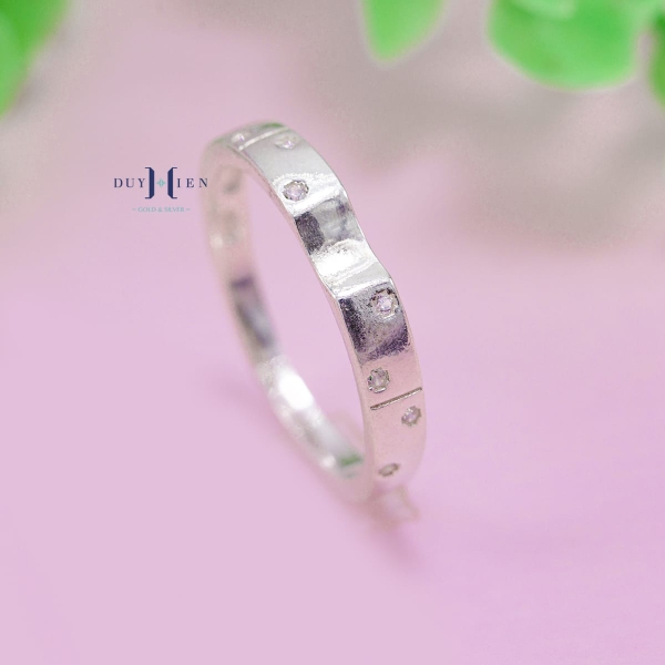 nhan-bac-cap-doi-nam-nu-duy-hien-dinh-da-n2408300031