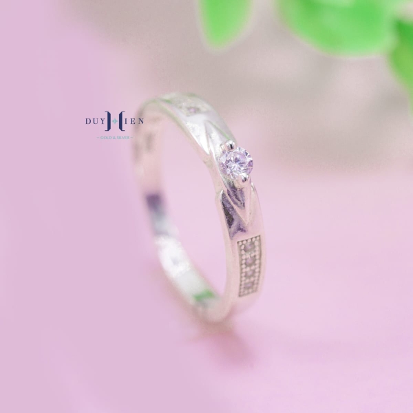 nhan-bac-cap-doi-nam-nu-duy-hien-dinh-da-n2408290023