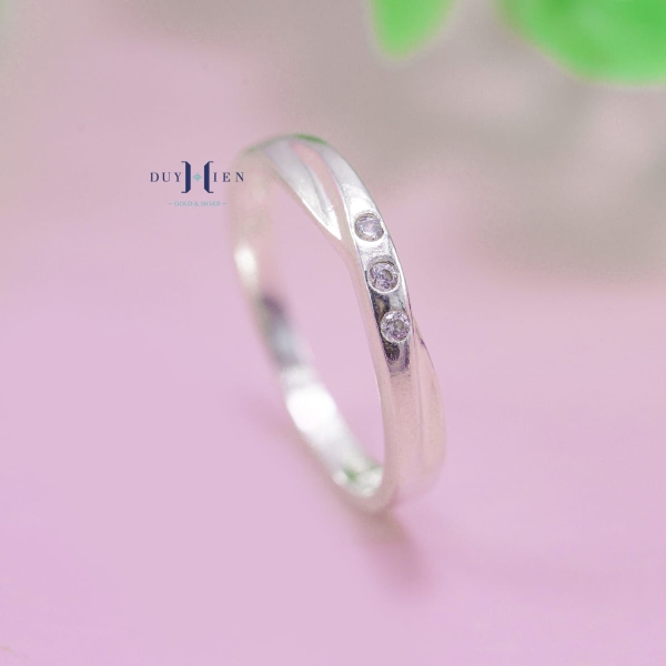 nhan-bac-cap-doi-nam-nu-duy-hien-dinh-da-n2408300020