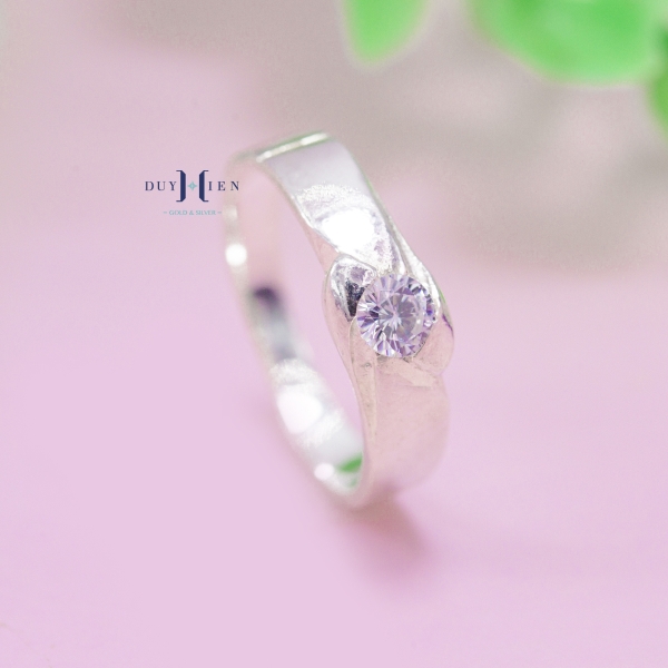 nhan-bac-cap-doi-nam-nu-duy-hien-dinh-da-n2408300001